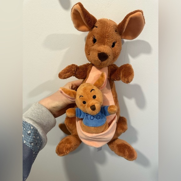 DISNEY STORE- SOLD OUT- KANGA AND ROO PLUSHIE - Picture 2 of 7